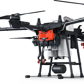 Dron T16 od výrobcu DJI určený pre postrekovanie s využitím v poľnohospodárstve